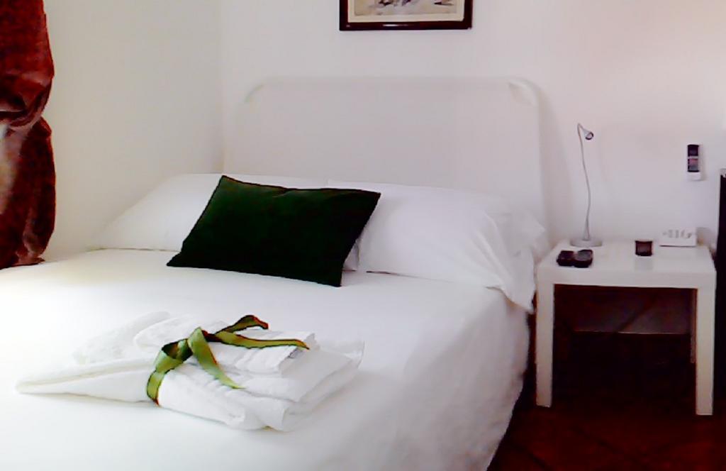 Bed And Breakfast Aloisio Сан-Грегорио-ди-Катания Номер фото